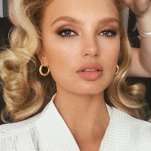 18K Gold Plated Huggie Hoop Earrings - Picture 4 of 4